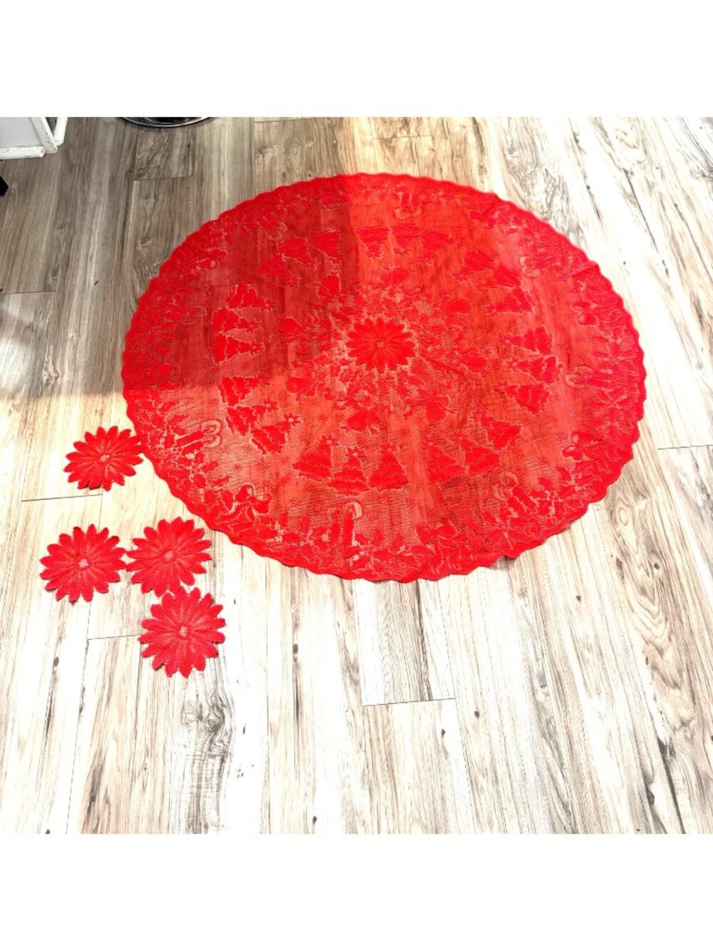 Vtg Heritage Lace Christmas Jacquard Table Topper/Tree Skirt 45" & 4 Poinsettia